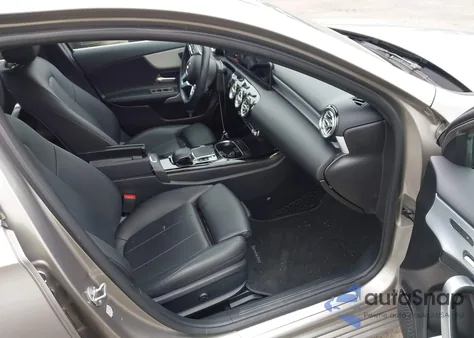 2019 Mercedes-Benz A 220 4Matic z USA, uszkodzony, nr VIN WDD3G4FB1KW025861